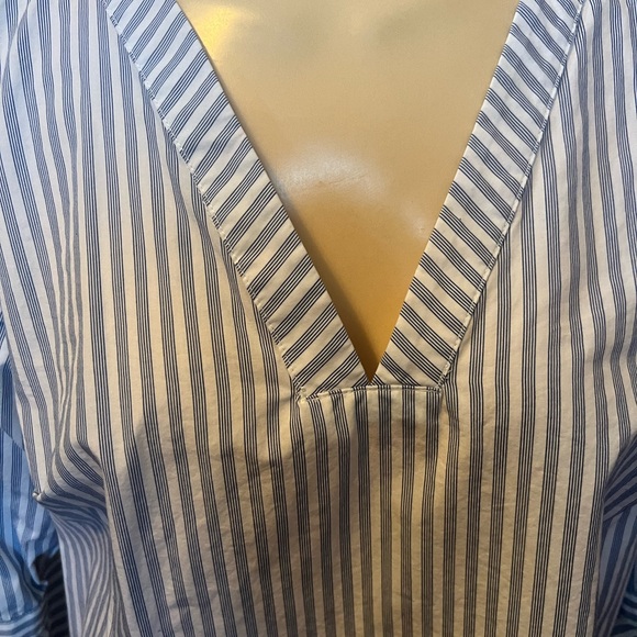 Ladies Banana Republic Shirt Medium White With Blue Stripes - Picture 1 of 10